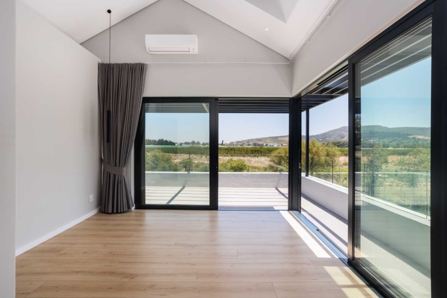 To Let 5 Bedroom Property for Rent in Val De Vie Estate Western Cape